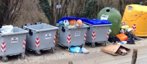 L'immondizia in strada Novepani