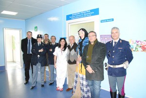 La Befana con i poliziotti a Pediatria