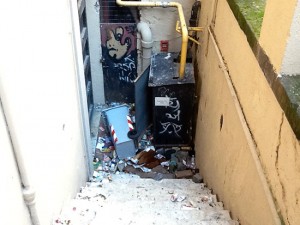I rifiuti in via dei Magazzini