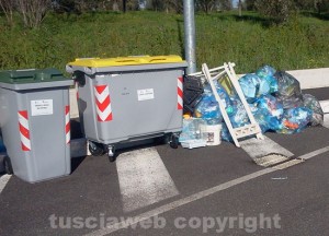 La plastica non ritirata a ponte dell'Elce 