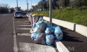 La plastica non ritirata a ponte dell'Elce 