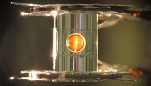 Hohlraum cut away with capsule