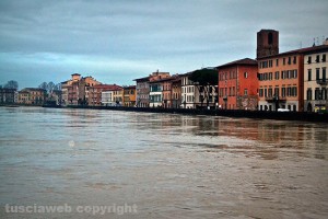 La piena dell'Arno a Pisa
