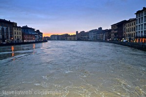 La piena dell'Arno a Pisa
