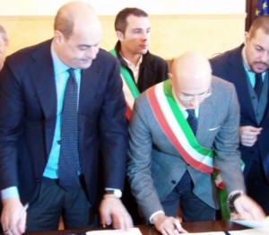 Angelelli firma il protocollo d'intesa per il rilancio del distretto industriale 
