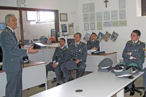 I cadetti della finanza in visita ai reparti navali di Civitavecchia