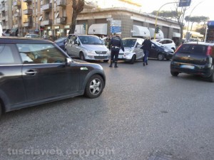 La polizia locale sul posto degli incidenti