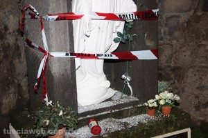 L'edicola di porta san Marco distrutta dal vandalo