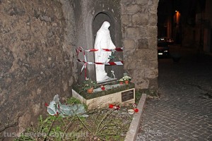 L'edicola di porta san Marco distrutta dal vandalo