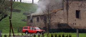 Principio di incendio nella chiesa diroccata di Valle Faul