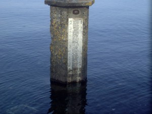 La colonnina per misurare le acque del lago di Bolsena