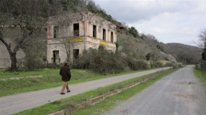 A passeggio lungo la ferrovia