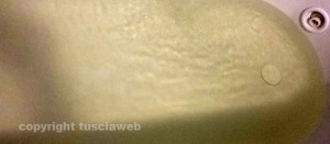 L'acqua gialla dai rubinetti