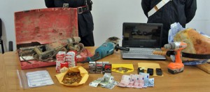 Il materiale sequestrato dai carabinieri