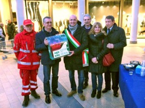 Il defibrillatore donato alla cittadinanza di Civita Castellana