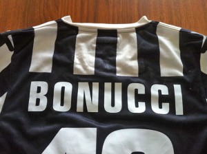 All'asta la maglietta di Bonucci 