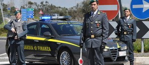Un posto di blocco della guardia di finanza 