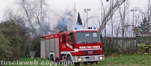 Incendio - I vigili del fuoco al lavoro