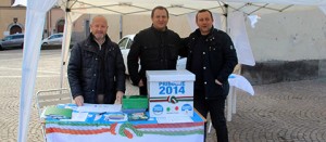 Luigi Buzzi, Paolo Bozzi e Gianluca Grancini allo stand delle primarie di Fratelli d'Italia