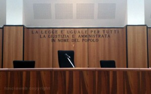 Un'aula di tribunale