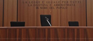 Un'aula di tribunale