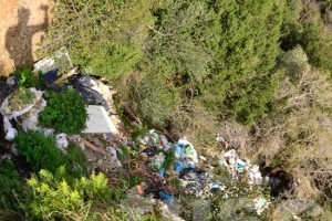 I rifiuti in strada Procoio 
