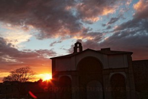 Tramonto tra porta Il tramonto tra San Biele e porta San Pietro