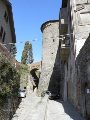 Canepina - Il lato occidentale del castello Anguillara 