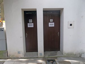 I gabinetti del cimitero di Bolsena