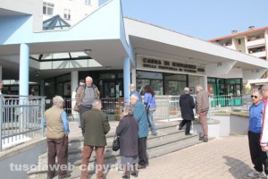 La filiale della Carivit sventrata dall'esplosione della scorsa notte 
