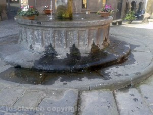 La fontana di piazza della Morte perde acqua