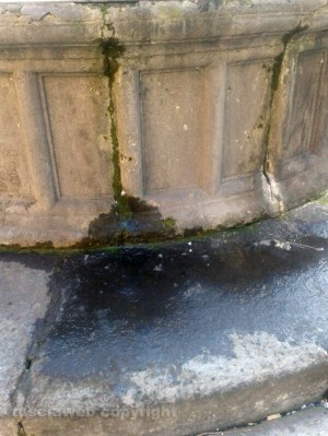 La fontana di piazza della Morte perde acqua