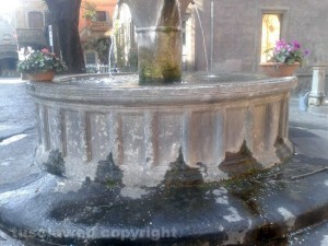 La fontana di piazza della Morte perde acqua