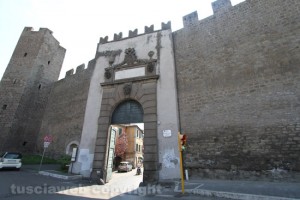 Viterbo - La porta della Verità