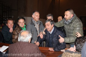 Il commerciante Abatecola si scaglia contro l'assessore e viene bloccato