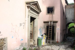 Incendio nella chiesa sconsacrata di via Faul 