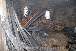Incendio nella chiesa sconsacrata di via Faul 