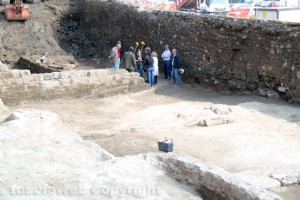 I ritrovamenti archeologici a Valle Faul - Il sopralluogo della soprintendente Valeria D'Atri con l'assessora Saraconi