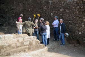 I ritrovamenti archeologici a Valle Faul - Il sopralluogo della soprintendente Valeria D'Atri con l'assessora Saraconi