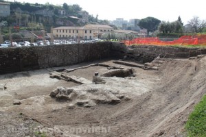 I ritrovamenti archeologici a Valle Faul - Il sopralluogo della soprintendente Valeria D'Atri con l'assessora Saraconi
