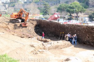 I ritrovamenti archeologici a Valle Faul - Il sopralluogo della soprintendente Valeria D'Atri con l'assessora Saraconi