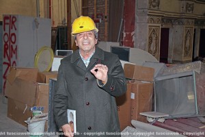 Antonio Delli Iaconi al lavoro al teatro Unione