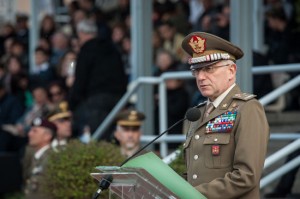Il capo di Stato maggiore generale Claudio Graziano 