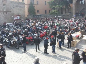 Il raduno dei moticiclisti a Piazza San Lorenzo
