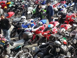 Il raduno dei moticiclisti a Piazza San Lorenzo