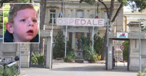 L'ospedale di Tarquinia e nel riquadro il piccolo Leonardo Sonno
