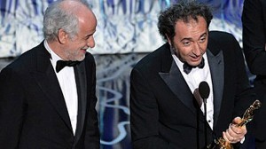 Il regista Paolo Sorrentino con Sevillo riceve l'Oscar