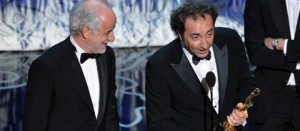 Il regista Paolo Sorrentino con Sevillo riceve l'Oscar
