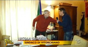 Jimmy Ghione con il sindaco di Vitorchiano Nicola Olivieri