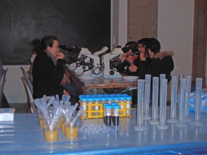 Studenti, microsopi e provette